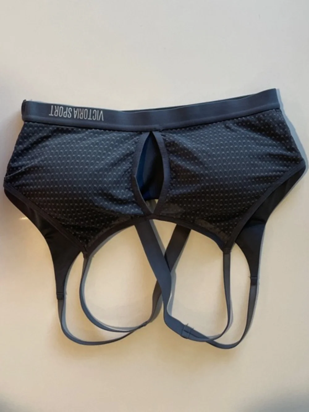 Victoria Sport Gray Strappy Keyhole Performance Sports Bra • 34C - Picture 7 of 7